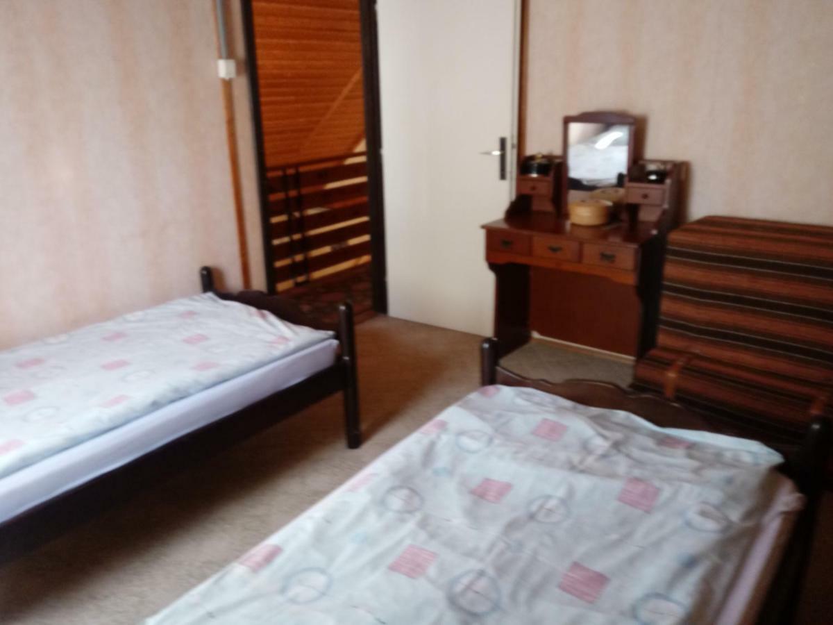Вілла Apartman 3 Haloszobaval Бік Екстер'єр фото