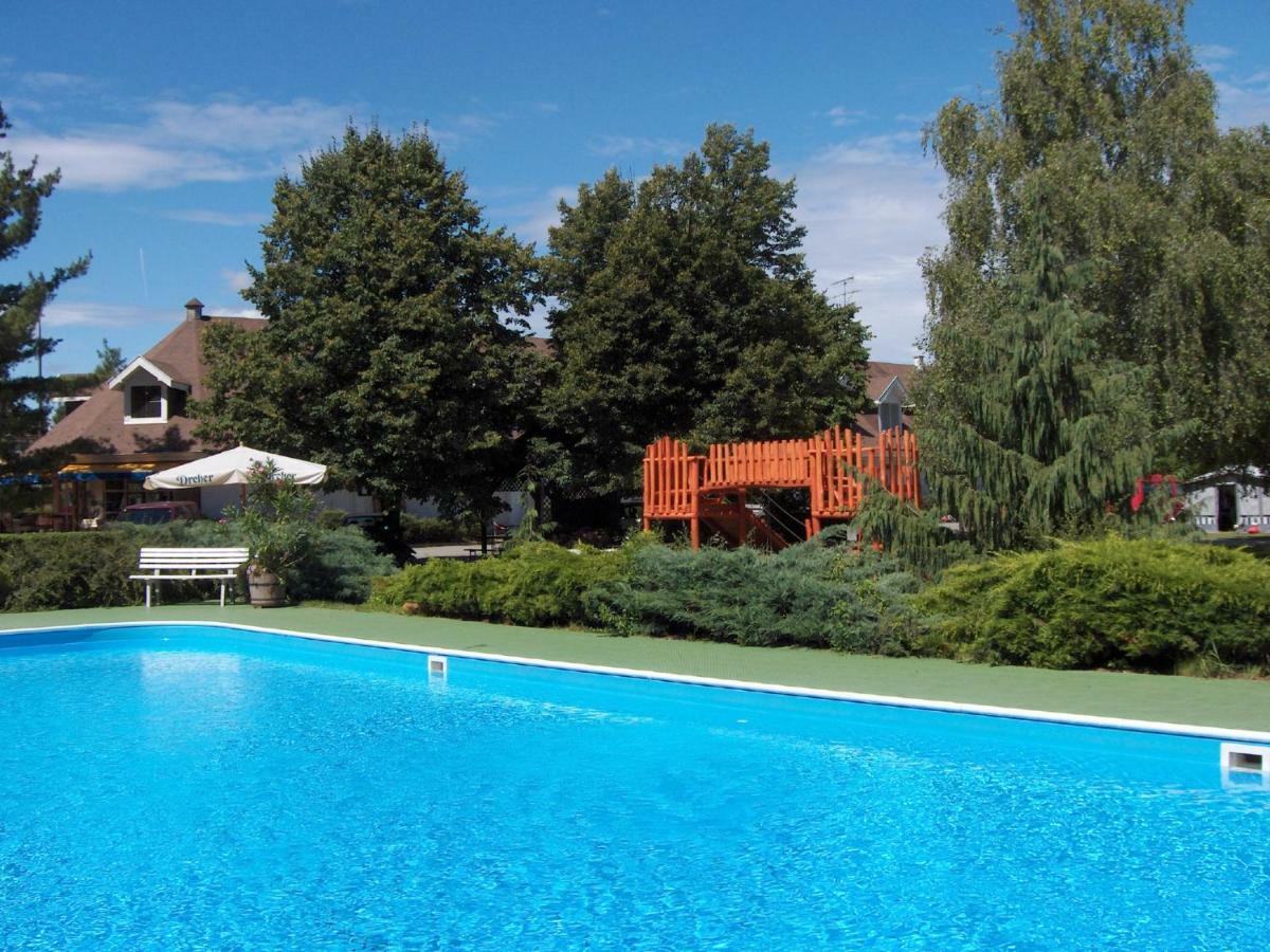 Вілла Apartman 3 Haloszobaval Бік Екстер'єр фото